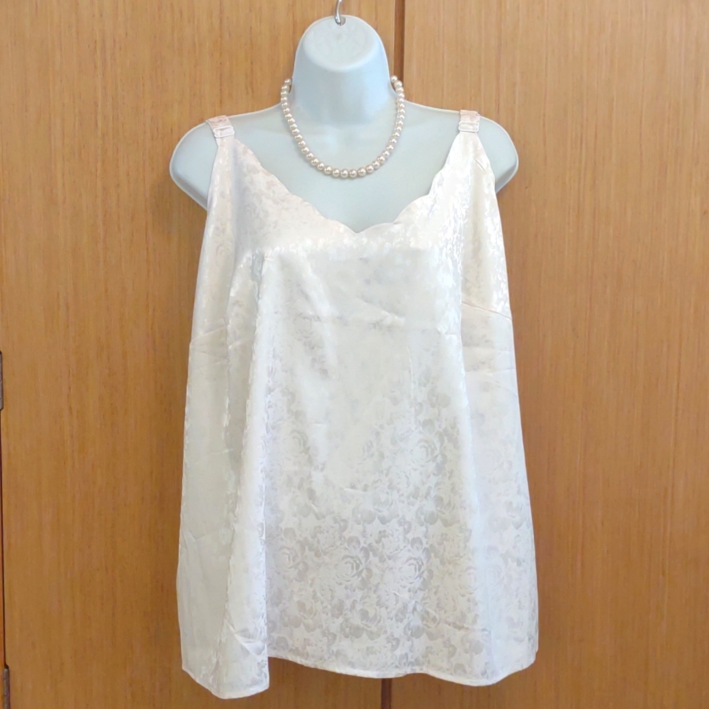 +SZ Sleeveless White Shiny Top/Cami SZ 2X By Colleen Lopez